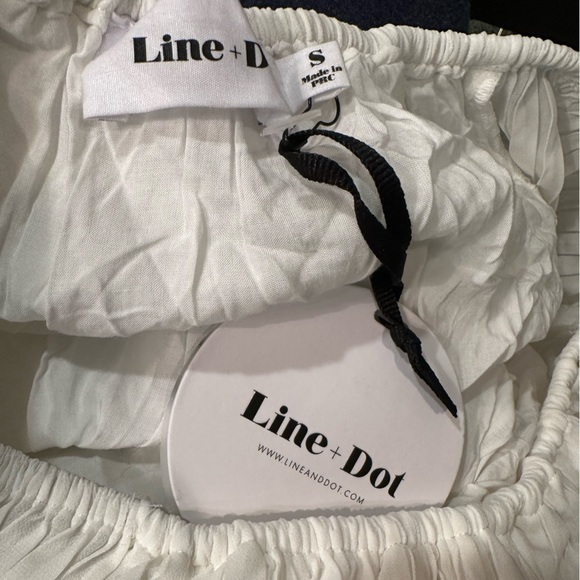 Line & Dot  off the shoulder Pleaded bell sleeve blouse - Picture 5 of 6